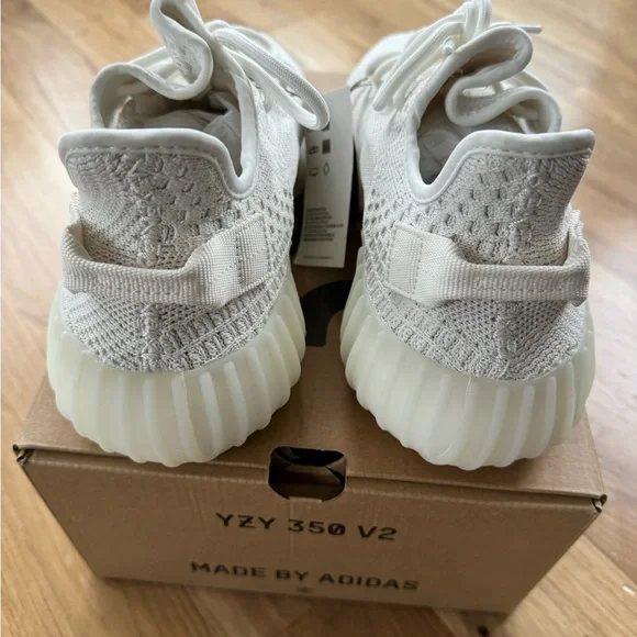 YEEZY BOOST 350 V2 Beige Size 8.5 NEW!